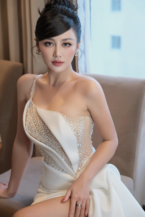 Văn Mai Hương mới ra mắt ‘Mưa tháng sáu’ đã gặp nghi vấn đạo nhạc - Ảnh 4. Văn Mai Hương mới ra mắt ‘Mưa tháng sáu’ đã gặp nghi vấn đạo nhạc - Ảnh 4.