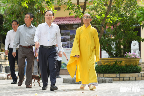 Phó bí thư Thành ủy TP.HCM Nguyễn Văn Hiếu thăm các cơ sở Phật giáo - Ảnh 3. Phó bí thư Thành ủy TP.HCM Nguyễn Văn Hiếu thăm các cơ sở Phật giáo - Ảnh 3.