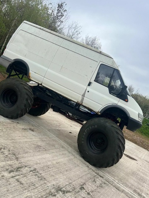 Ford Transit phiên bản quái vật được rao bán hơn 6.200 USD - Ảnh 4. Ford Transit phiên bản quái vật được rao bán hơn 6.200 USD - Ảnh 4.