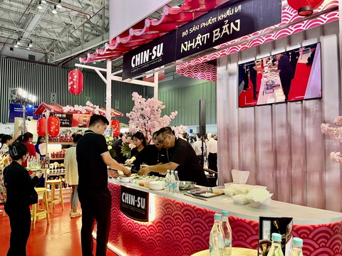 Masan đặt mục tiêu - Ảnh 2. Gian hàng có nhiều hoạt động cho người tham quan trải nghiệm và thưởng thức các loại gia vị mới - Ảnh: VIẾT TĂNG