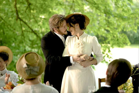 Hai nhân vật chính Juliette Binoche và Benoit Magimel - Ảnh: CURIOSA FILMS Hai nhân vật chính Juliette Binoche và Benoit Magimel - Ảnh: CURIOSA FILMS