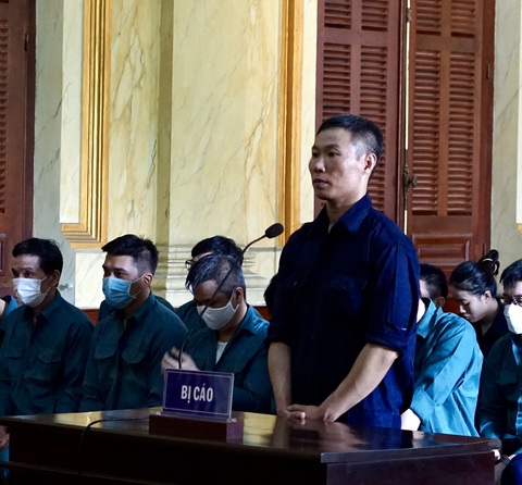 Vụ 2 cựu cán bộ công an buôn lậu: Mỗi tháng thành lập 1 công ty để né hải quan - Ảnh 1. Vụ 2 cựu cán bộ công an buôn lậu: Mỗi tháng thành lập 1 công ty để né hải quan - Ảnh 1.