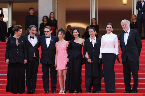 Đạo diễn Trần Anh Hùng trên thảm đỏ Cannes 2023 - Ảnh 3. Đạo diễn Trần Anh Hùng trên thảm đỏ Cannes 2023 - Ảnh 3.