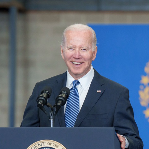 Ông Biden cà khịa ứng viên Đảng Cộng hòa DeSantis trên Twitter? - Ảnh 1. Ông Biden cà khịa ứng viên Đảng Cộng hòa DeSantis trên Twitter? - Ảnh 1.