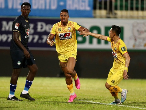 CLB Thanh Hóa thâu tóm giải thưởng tháng của V-League 2023 - Ảnh 1. CLB Thanh Hóa thâu tóm giải thưởng tháng của V-League 2023 - Ảnh 1.