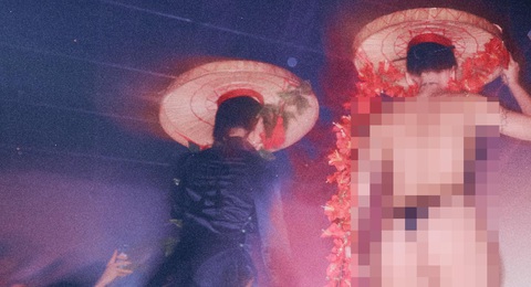 Sẽ sớm xử lý show diễn áo yếm, áo dài phản cảm - Ảnh 3. Sẽ sớm xử lý show diễn áo yếm, áo dài phản cảm - Ảnh 3.