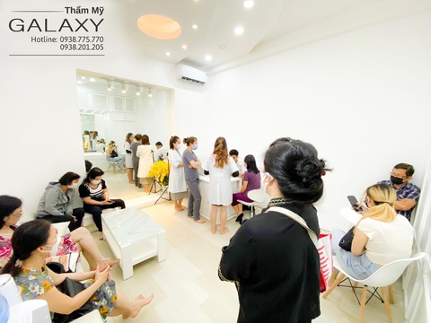 Nâng mũi đẹp hài hòa tại thẩm mỹ Galaxy - Ảnh 1. Khách hàng đến tư vấn và thực hiện làm đẹp tại Thẩm mỹ Galaxy