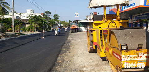 Tài xế xe lu cán chết đồng nghiệp khi đang thi công đường - Ảnh 1. Tài xế xe lu cán chết đồng nghiệp khi đang thi công đường - Ảnh 1.