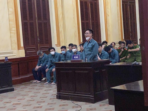 Viện kiểm sát đưa ra hàng loạt chứng cứ chứng minh cựu cán bộ công an buôn lậu - Ảnh 1. Viện kiểm sát đưa ra hàng loạt chứng cứ chứng minh cựu cán bộ công an buôn lậu - Ảnh 1.