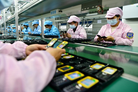 Doanh nghiệp Trung Quốc đối mặt chuyện đi hay ở do áp lực từ đối tác phương Tây - Ảnh 1. Doanh nghiệp Trung Quốc đối mặt chuyện đi hay ở do áp lực từ đối tác phương Tây - Ảnh 1.