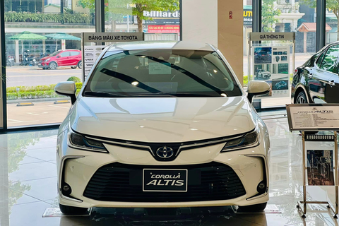 Tin tức giá xe: Toyota Corolla Altis giảm 100 triệu tại đại lý, bản hybrid giảm sâu nhất - Ảnh 1. Tin tức giá xe: Toyota Corolla Altis giảm 100 triệu tại đại lý, bản hybrid giảm sâu nhất - Ảnh 1.
