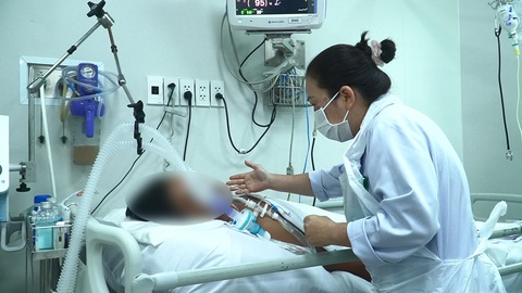 Bệnh tình hai anh em ngộ độc botulinum diễn tiến xấu hơn - Ảnh 1. Bệnh tình hai anh em ngộ độc botulinum diễn tiến xấu hơn - Ảnh 1.