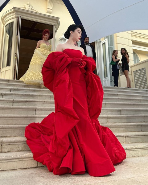 13 bộ cánh ấn tượng của Phạm Băng Băng tại Cannes 2023 - Ảnh 10. 13 bộ cánh ấn tượng của Phạm Băng Băng tại Cannes 2023 - Ảnh 10.