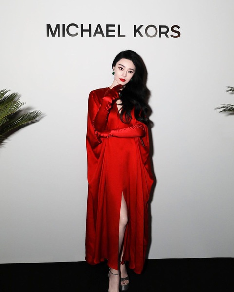 13 bộ cánh ấn tượng của Phạm Băng Băng tại Cannes 2023 - Ảnh 15. 13 bộ cánh ấn tượng của Phạm Băng Băng tại Cannes 2023 - Ảnh 15.