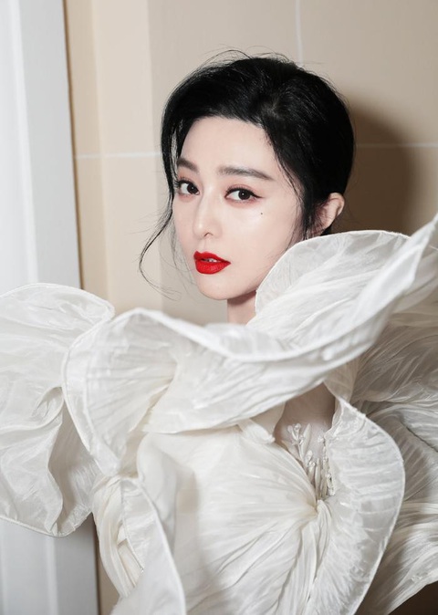 13 bộ cánh ấn tượng của Phạm Băng Băng tại Cannes 2023 - Ảnh 1. 13 bộ cánh ấn tượng của Phạm Băng Băng tại Cannes 2023 - Ảnh 1.