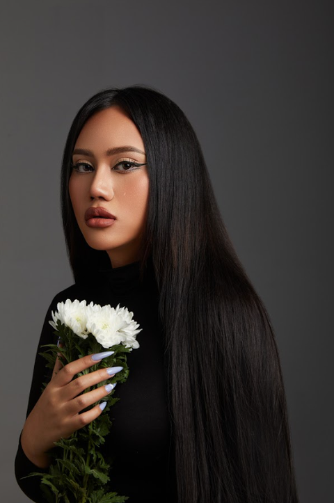 Sofia gây xúc động mạnh khi hát về mẹ trong album của Nguyễn Hồng Thuận - Ảnh 3. Sofia gây xúc động mạnh khi hát về mẹ trong album của Nguyễn Hồng Thuận - Ảnh 3.