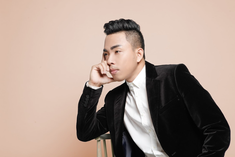 Sofia gây xúc động mạnh khi hát về mẹ trong album của Nguyễn Hồng Thuận - Ảnh 4. Sofia gây xúc động mạnh khi hát về mẹ trong album của Nguyễn Hồng Thuận - Ảnh 4.