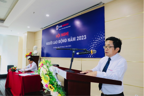 Công ty thủy điện Sông Bung tổ chức thành công hội nghị người lao động năm 2023 - Ảnh 1. Ông Lê Đình Bản - giám đốc công ty phát biểu tại hội nghị