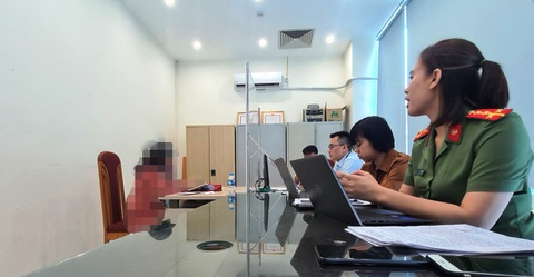 Lan tỏa hình ảnh đẹp, ‘dẹp’ tin giả, tin độc - Ảnh 3. Lực lượng chức năng xử lý trường hợp đăng tải thông tin sai sự thật, xúc phạm uy tín tổ chức, cá nhân - Ảnh: H.B.