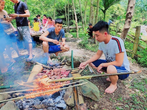 Hòa Bình hút khách đến trải nghiệm hương vị Tây Bắc - Ảnh 4. Hòa Bình hút khách đến trải nghiệm hương vị Tây Bắc - Ảnh 4.