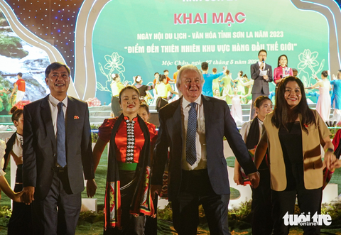 Xem xòe Thái, nhảy tha khềnh Ngày hội du lịch - văn hóa Sơn La - Ảnh 4. Xem xòe Thái, nhảy tha khềnh Ngày hội du lịch - văn hóa Sơn La - Ảnh 4.