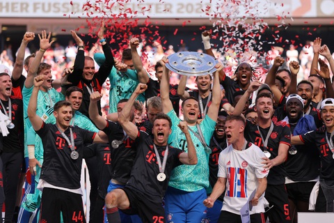 Thắng kịch tính, Bayern Munich lách khe cửa hẹp để vô địch Bundesliga - Ảnh 6. Thắng kịch tính, Bayern Munich lách khe cửa hẹp để vô địch Bundesliga - Ảnh 6.