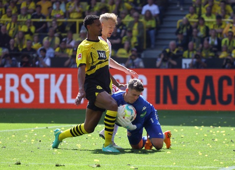 Thắng kịch tính, Bayern Munich lách khe cửa hẹp để vô địch Bundesliga - Ảnh 1. Thắng kịch tính, Bayern Munich lách khe cửa hẹp để vô địch Bundesliga - Ảnh 1.