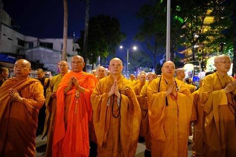 Thiêng liêng lễ rước Phật về Việt Nam Quốc Tự - Ảnh 6. Thiêng liêng lễ rước Phật về Việt Nam Quốc Tự - Ảnh 6.