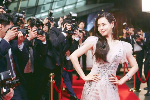 Tiễn biệt chồng yêu: Cười sảng khoái với màn trả thù chồng hài hước - Ảnh 3. Tiễn biệt chồng yêu: Cười sảng khoái với màn trả thù chồng hài hước - Ảnh 3.