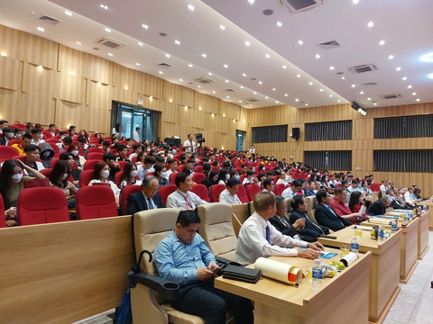400 bạn trẻ tham dự sáng tác văn chương về sự hào sảng của con người Nam Bộ - Ảnh 1. 400 bạn trẻ tham dự sáng tác văn chương về sự hào sảng của con người Nam Bộ - Ảnh 1.