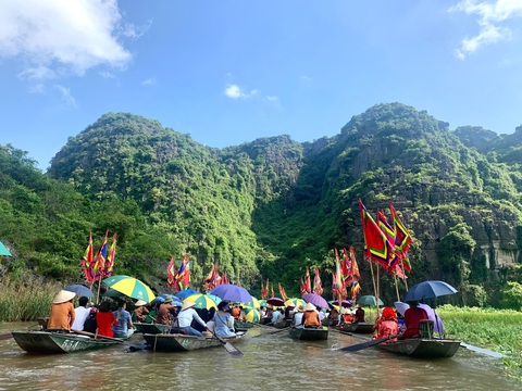 ‘Sắc vàng Tam Cốc - Tràng An’ gọi mời du khách về thăm lúa vàng - Ảnh 2. ‘Sắc vàng Tam Cốc - Tràng An’ gọi mời du khách về thăm lúa vàng - Ảnh 2.