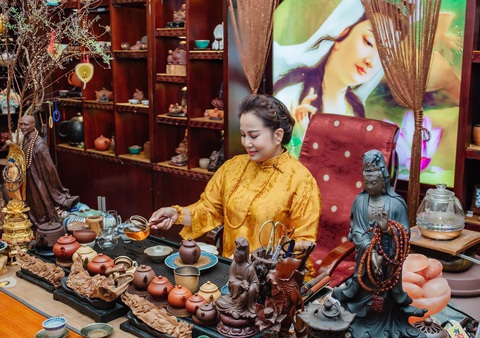 Trao hai kỷ lục thế giới về ấm tử sa cho bà Ngô Thị Thanh Tâm - Ảnh 2. Trao hai kỷ lục thế giới về ấm tử sa cho bà Ngô Thị Thanh Tâm - Ảnh 2.