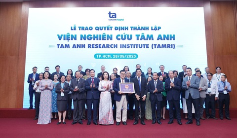 Sở Khoa học và Công nghệ Thành phố Hồ Chí Minh trao quyết định thành lập Viện Nghiên cứu Tâm Anh. - Ảnh: Diệu Minh Sở Khoa học và Công nghệ TP.HCM trao quyết định thành lập Viện nghiên cứu Tâm Anh - Ảnh: Diệu Minh