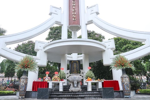 Thủ tướng viếng Nghĩa trang liệt sĩ Vị Xuyên - Ảnh 1. Thủ tướng viếng Nghĩa trang liệt sĩ Vị Xuyên - Ảnh 1.