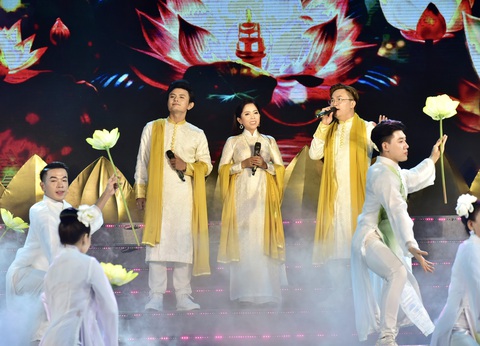 Thanh Lam, Đại Nghĩa, Ngọc Mai hát mừng Phật đản - Ảnh 5. Thanh Lam, Đại Nghĩa, Ngọc Mai hát mừng Phật đản - Ảnh 5.
