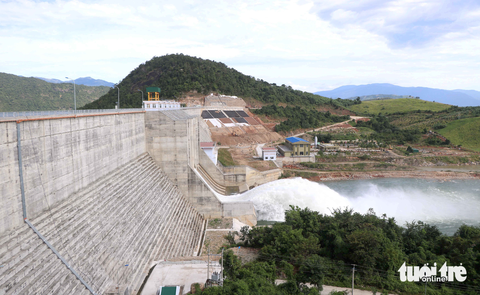 Ninh Thuận đã bớt... khát - Ảnh 1. Hồ chứa nước Sông Cái thuộc hệ thống thủy lợi Tân Mỹ với hơn 219 triệu m3, lớn hơn 21 hồ chứa hiện có của cả tỉnh, đang giúp giải khát cho Ninh Thuận - Ảnh: DUY NGỌC