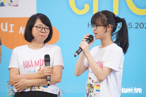 Nhà mình vui nhất: Tập thơ thiếu nhi xinh xắn của hai mẹ con - Ảnh 1. Nhà mình vui nhất: Tập thơ thiếu nhi xinh xắn của hai mẹ con - Ảnh 1.