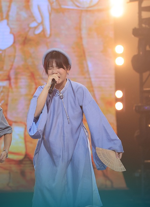 Xuất hiện nữ rapper 2k6 hạt tiêu khiến Rap Việt phải đổ gục - Ảnh 1. Xuất hiện nữ rapper 2k6 hạt tiêu khiến Rap Việt phải đổ gục - Ảnh 1.