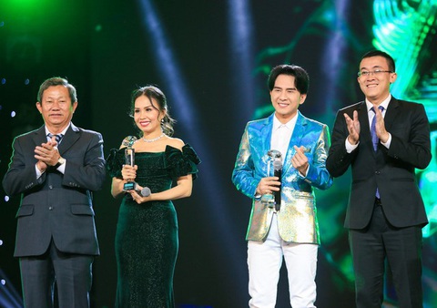 Nguyễn Nhất Huy mang bộ ba huyền thoại Đan Trường - Cẩm Ly - Lam Trường lên Đà Lạt - Ảnh 3. Nguyễn Nhất Huy mang bộ ba huyền thoại Đan Trường - Cẩm Ly - Lam Trường lên Đà Lạt - Ảnh 3.