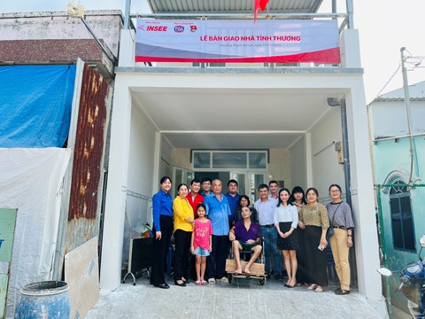 INSEE Việt Nam với chiến lược trách nhiệm xã hội nhất quán - Ảnh 1. Lễ bàn giao nhà tình thương tại phường Thạnh Mỹ Lợi, Thành phố Thủ Đức do INSEE Việt Nam phối hợp với các đối tác xây dựng