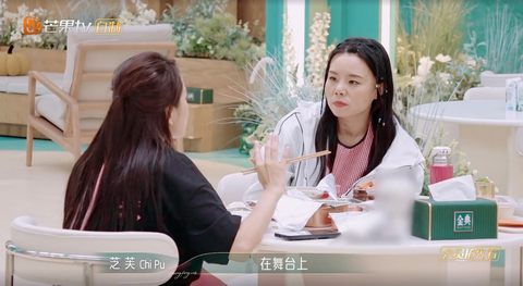 Chi Pu trình làng màn công diễn 2 đậm chất điện ảnh - Ảnh 8. Chi Pu trình làng màn công diễn 2 đậm chất điện ảnh - Ảnh 8.