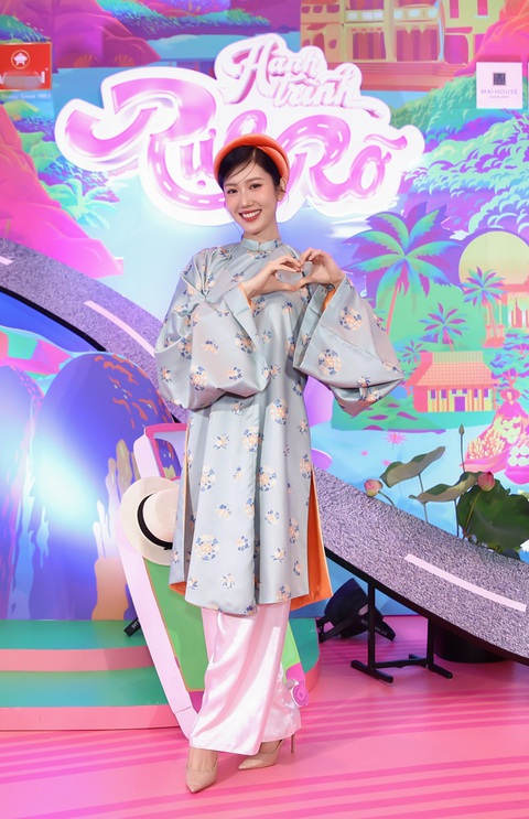 Thúy Ngân trổ tài ca cải lương, giọng hát gây... hú hồn - Ảnh 4. Thúy Ngân trổ tài ca cải lương, giọng hát gây... hú hồn - Ảnh 4.