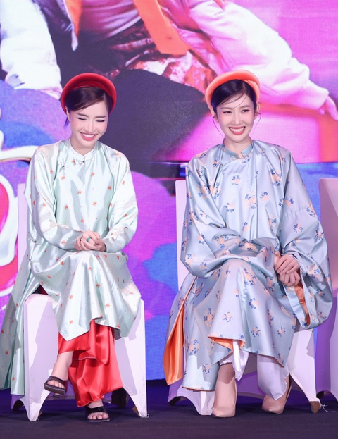 Thúy Ngân trổ tài ca cải lương, giọng hát gây... hú hồn - Ảnh 5. Thúy Ngân trổ tài ca cải lương, giọng hát gây... hú hồn - Ảnh 5.
