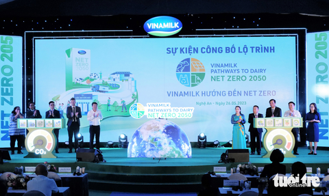 Vinamilk có trang trại và nhà máy sữa đầu tiên tại Việt Nam đạt trung hòa Carbon - Ảnh 1. Vinamilk có trang trại và nhà máy sữa đầu tiên tại Việt Nam đạt trung hòa Carbon - Ảnh 1.