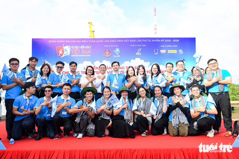 Đưa sinh viên ra thăm cán bộ, chiến sĩ Trường Sa - Ảnh 4. Đưa sinh viên ra thăm cán bộ, chiến sĩ Trường Sa - Ảnh 4.