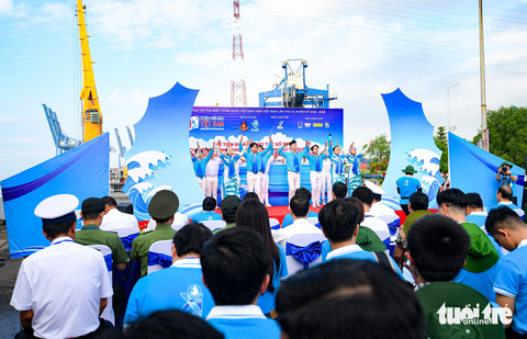 Đưa sinh viên ra thăm cán bộ, chiến sĩ Trường Sa - Ảnh 7. Đưa sinh viên ra thăm cán bộ, chiến sĩ Trường Sa - Ảnh 7.