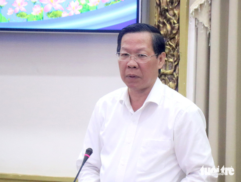 Thay mặt Ban cán sự Đảng UBND TP, Chủ tịch UBND TP Phan Văn Mãi báo cáo tóm tắt về việc lãnh đạo của Ban cán sự trong phát triển kinh tế - xã hội TP - Ảnh: CẨM NƯƠNG Thay mặt Ban cán sự Đảng UBND TP, Chủ tịch UBND TP Phan Văn Mãi báo cáo tóm tắt về việc lãnh đạo của Ban cán sự trong phát triển kinh tế - xã hội TP - Ảnh: CẨM NƯƠNG