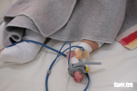 Vụ bé gái 3 tháng tuổi bị người tình của mẹ hành hạ: bé đã hoàn toàn hồi phục - Ảnh 2. Vụ bé gái 3 tháng tuổi bị người tình của mẹ hành hạ: bé đã hoàn toàn hồi phục - Ảnh 2.
