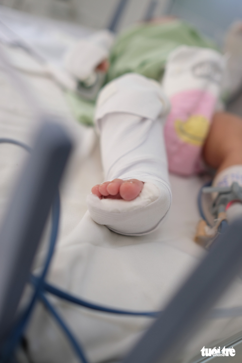 Vụ bé gái 3 tháng tuổi bị người tình của mẹ hành hạ: bé đã hoàn toàn hồi phục - Ảnh 8. Vụ bé gái 3 tháng tuổi bị người tình của mẹ hành hạ: bé đã hoàn toàn hồi phục - Ảnh 8.
