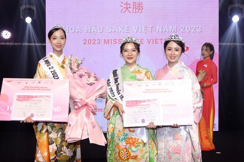 Hoa hậu Sake Việt Nam 2023 là cô gái Hà Nội sắp bảo vệ luận án tiến sĩ - Ảnh 1. Hoa hậu Sake Việt Nam 2023 là cô gái Hà Nội sắp bảo vệ luận án tiến sĩ - Ảnh 1.